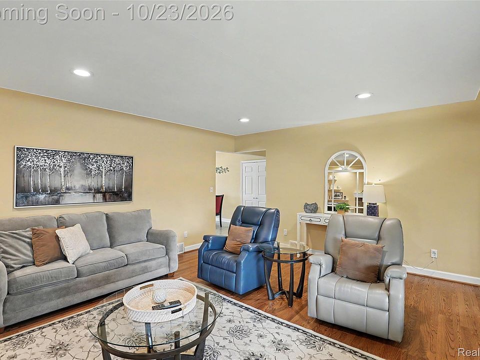 98 Edgelake Dr, photo 4