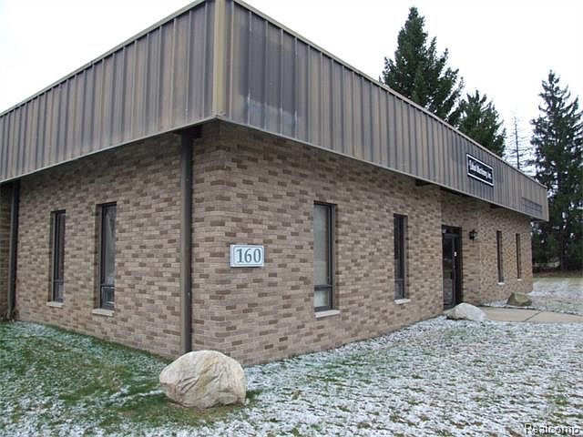 2nd image of 160 N Ortonville Rd
