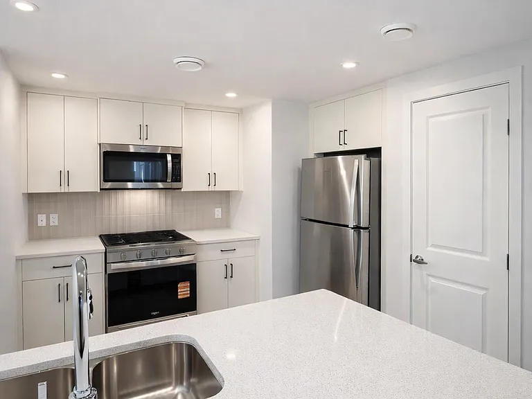 4846 Cawsey Ter SW — Photo 3