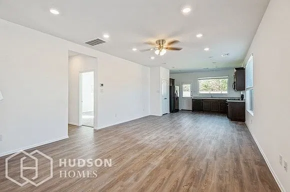 4 bed, 2.5 bath, 1853 sqft, $1,960 — Photo 4