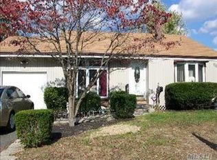 1903 Wave Ave, Medford, NY 11763