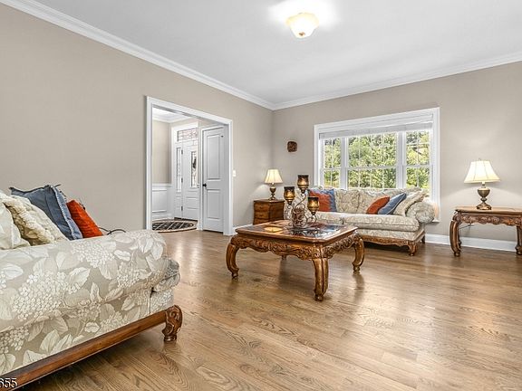 5th image of 1 Thames Ln