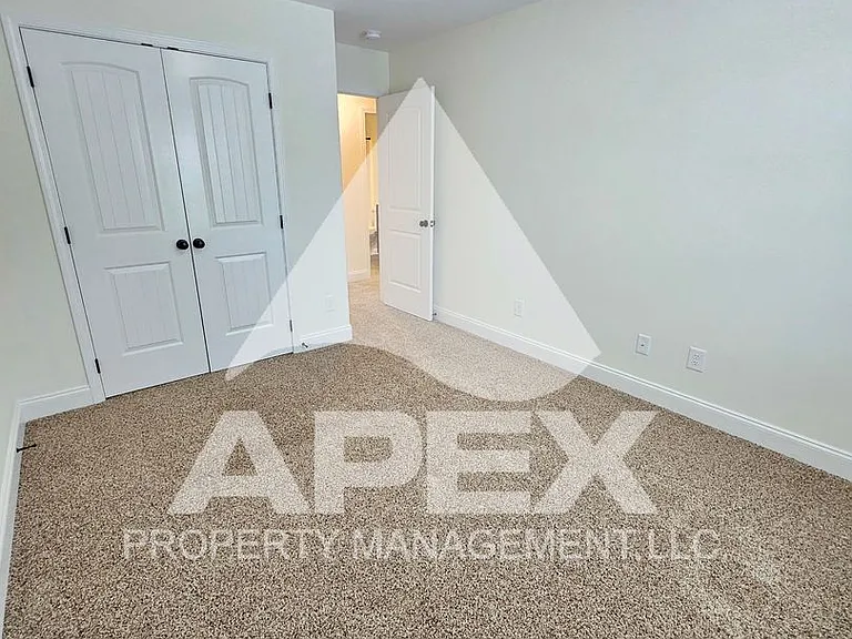 8029 Poplar Grove Ln — Photo 24