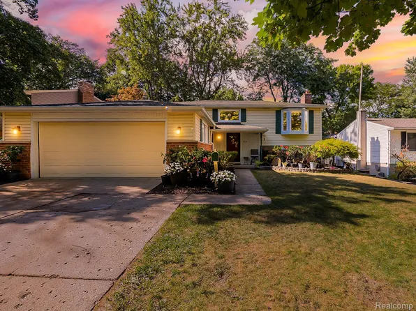 525 Langfield St, Northville, MI 48167