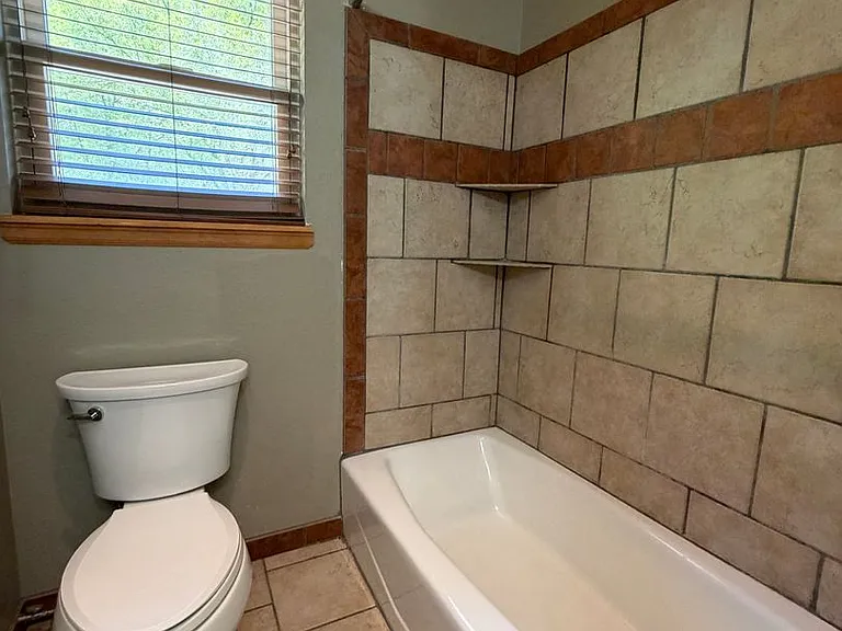 3114 Hager Ln — Photo 6