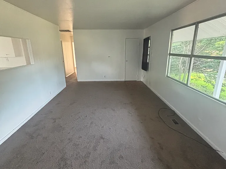4052 Hill Ave — Photo 6