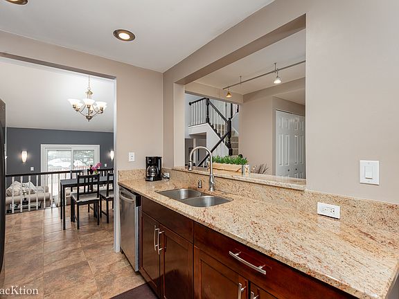 4th image of 665 Darien Ct