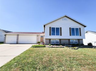 1057 Delmar Dr, O'Fallon, MO 63366