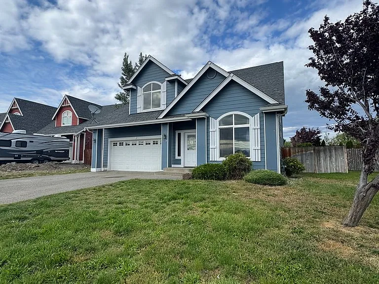 2210 N Clearview Dr — Photo 2