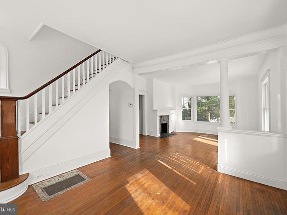 2nd image of 407 Lakeview Ave