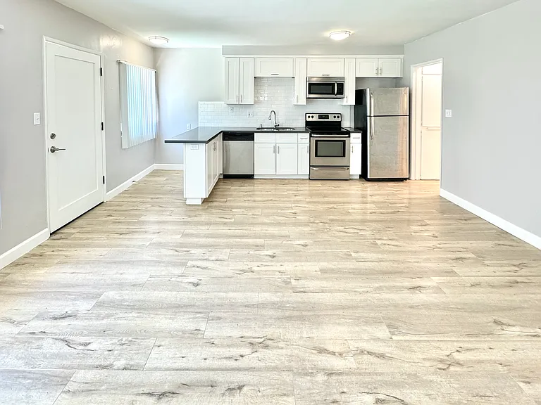 21111 Wood Ave #0 — Photo 9