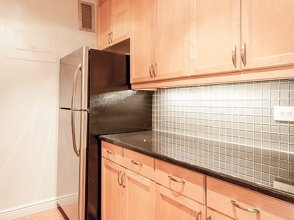 5th image of 201 E 87th St APT 22H