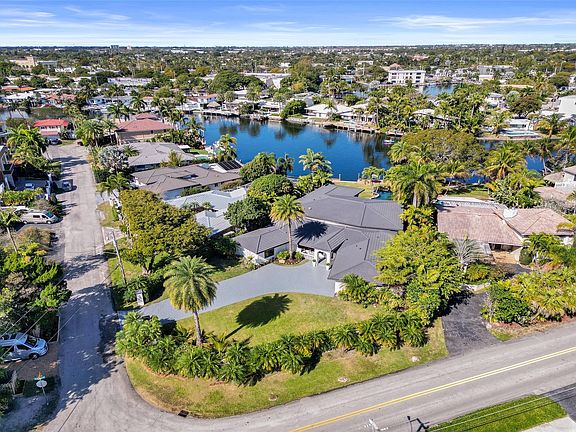 3rd image of 2425 Fryer Pt