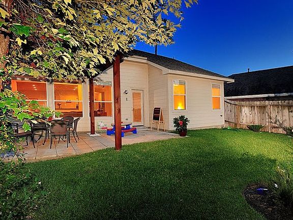 3rd image of 15 Ebony Oaks Pl
