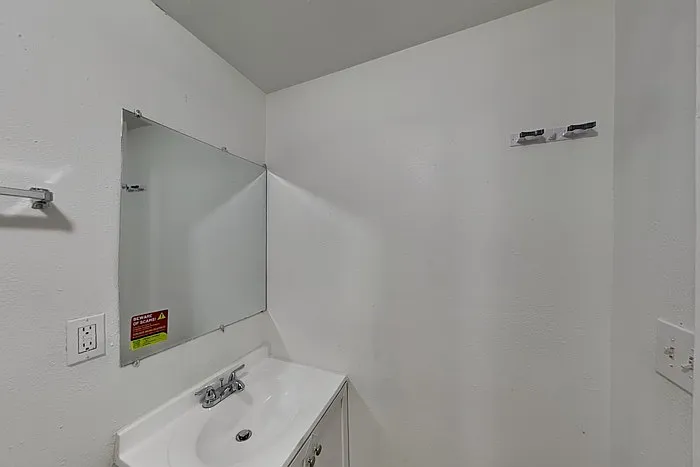 1918 E Noel St — Photo 10