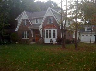 2647 Derbyshire Rd, Cleveland Heights, OH 44106