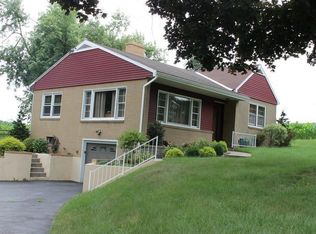 1033 Chestnut St, Leesport, PA 19533