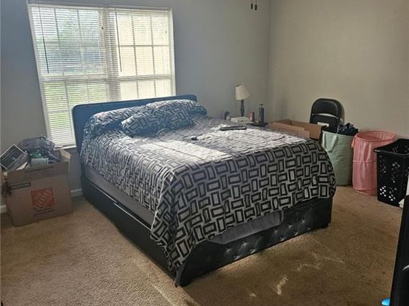 132 Point Place Dr, Cartersville, GA 30120