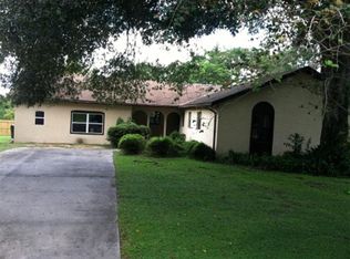 1002 Lady Guinevere Dr, Valrico, FL 33594