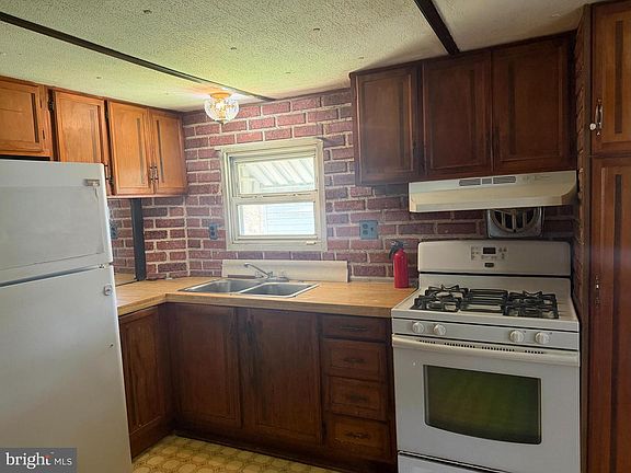 2nd image of 3000 E High St Lot 83