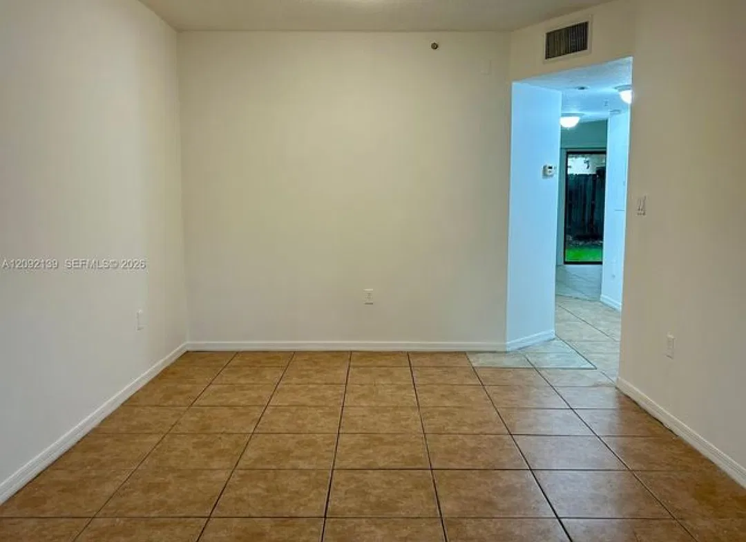 2 bed, 809 sqft, $1,800 — Photo 2