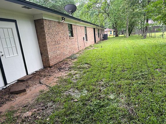 Backyard. Long backyard. Perfect for a garden, game of catch, or pets.