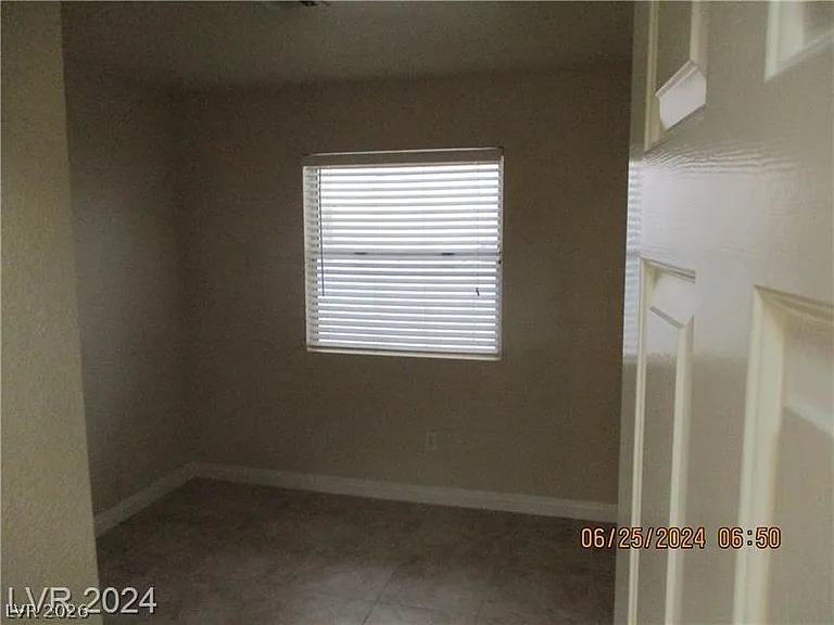 8216 Grassy Point Cir — Photo 29