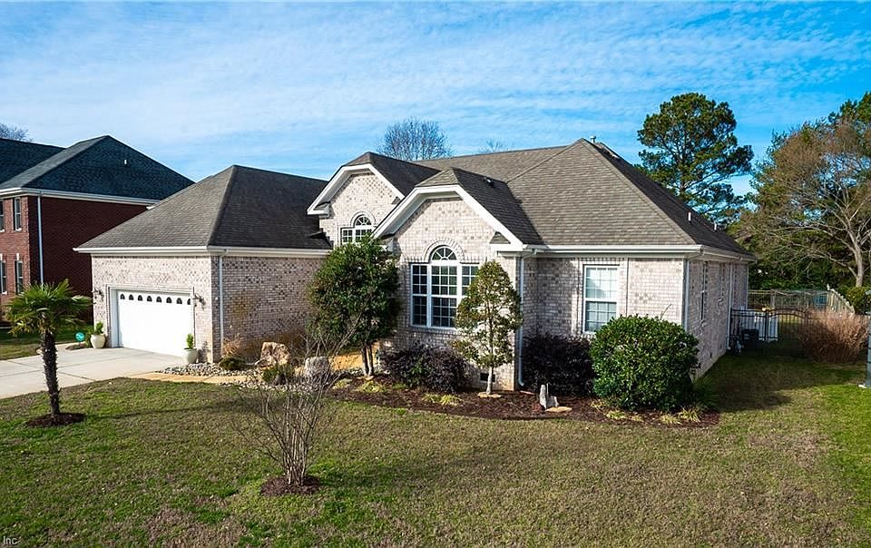 1st image of 424 Trotters Ln