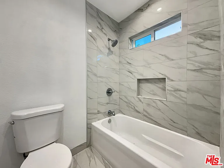 220 E Hyde Park Blvd #4 — Photo 6