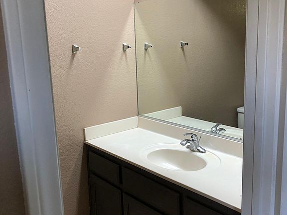 5th image of 15333 Jasmine St