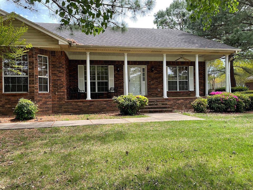 1st image of 100 Lakelook Dr