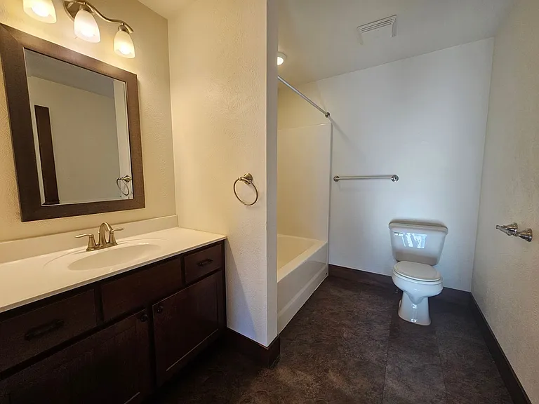 535 Ryman St — Photo 5