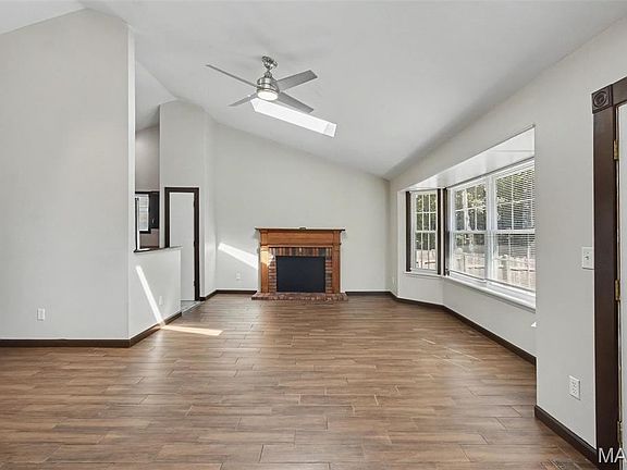 4th image of 202 Barrington Dr