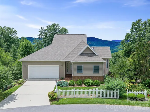 67 Ashefield Ct, Hendersonville, NC 28791