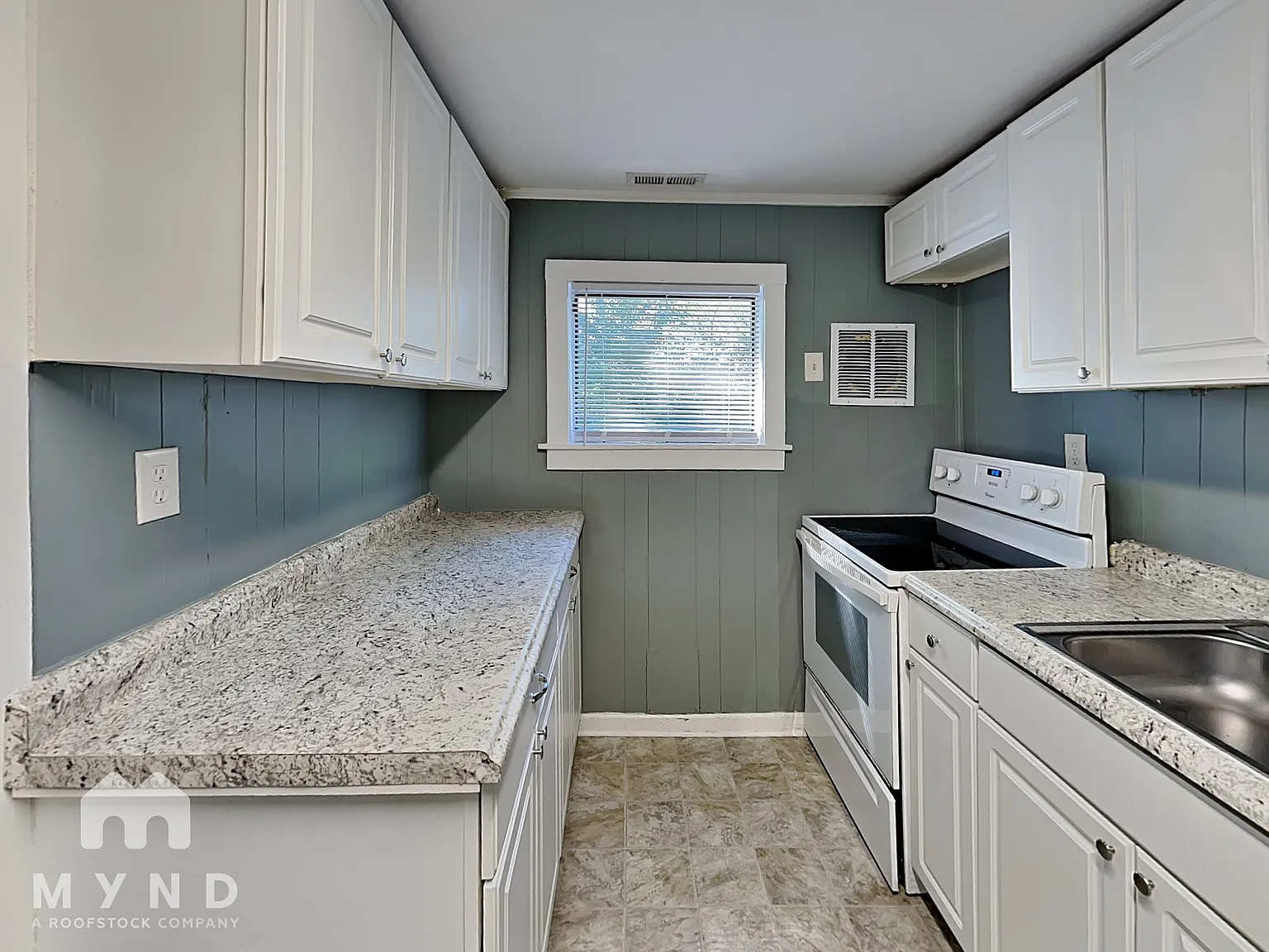3 bed, 1.0 bath, 800 sqft, $1,295 — Photo 2