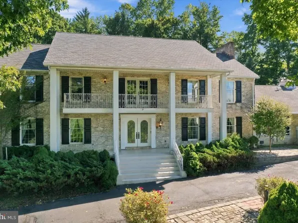 586 Crestwood Dr, Chambersburg, PA 17202