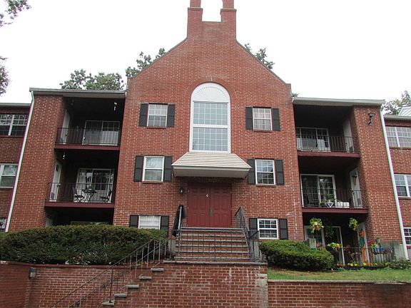 2nd image of 4 Louisburg Sq APT 10