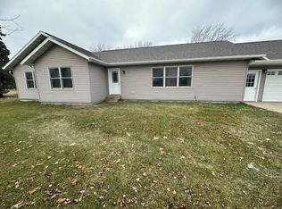 530 Bittersweet Ln, Waupun, WI 53963
