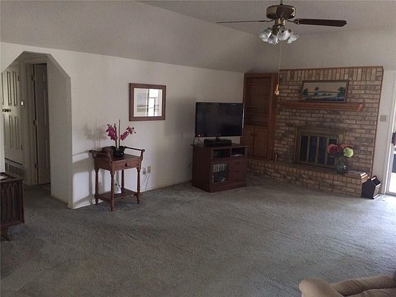 5th image of 121 Creekside Dr