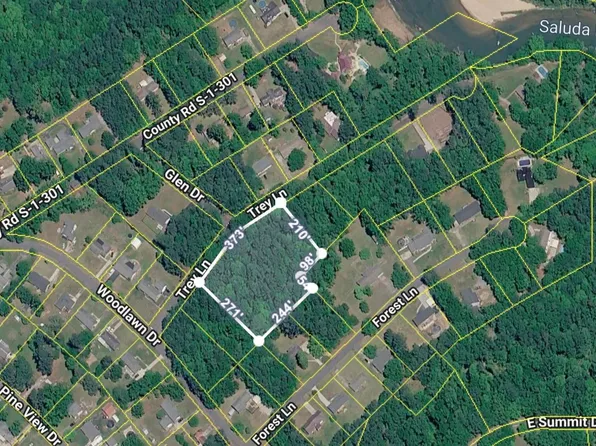 8 Trey Ln, Ware Shoals, SC 29692