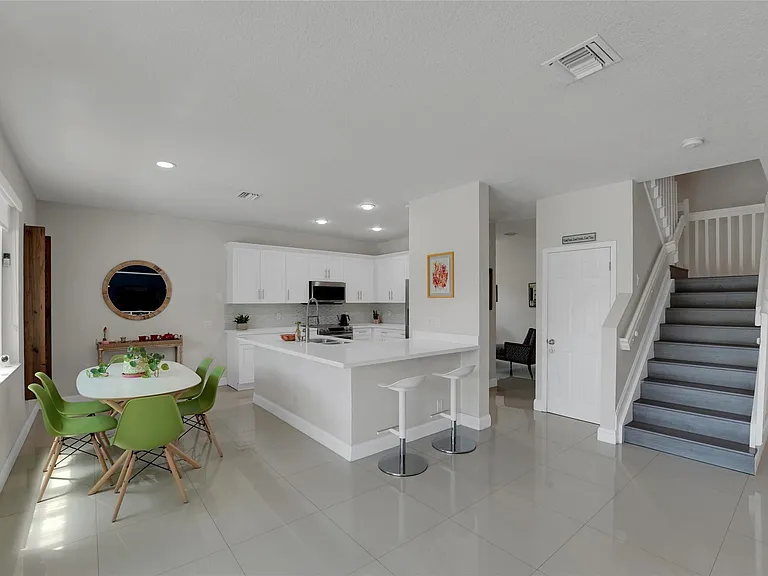 1070 Bluewood Ter — Photo 11