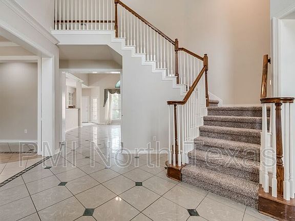 5th image of 3225 Wells Dr