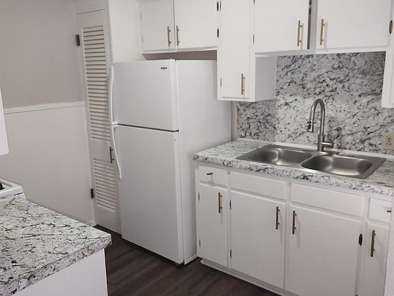 3rd image of 1833 EDEN LANE apt.1
