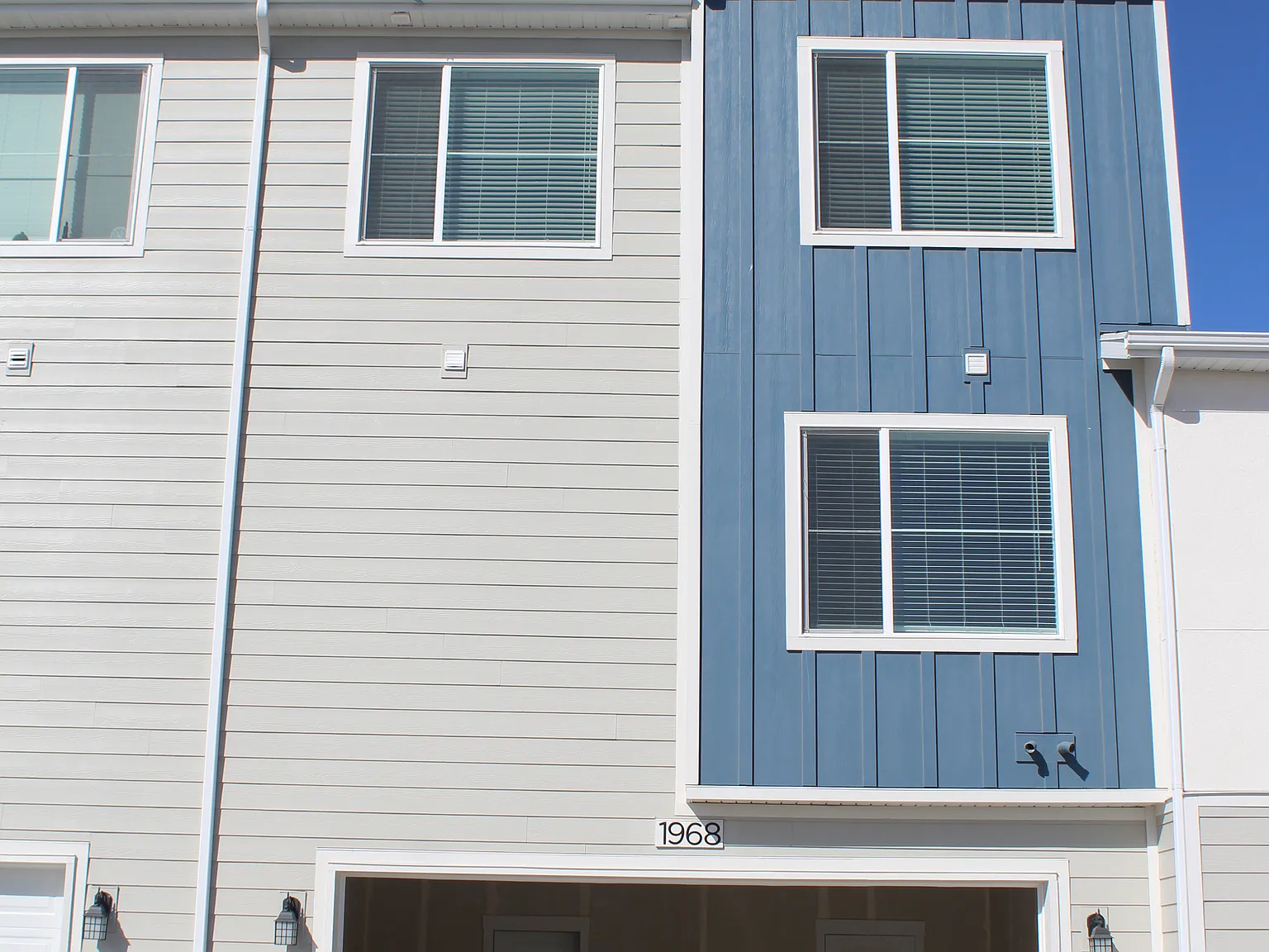 4 bed, 2200 sqft, $2,200 — Photo 2