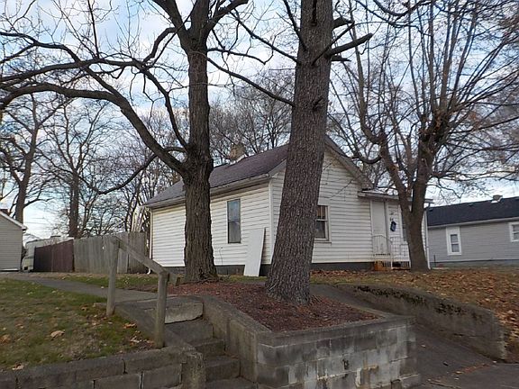 3rd image of 620 Catalpa Dr