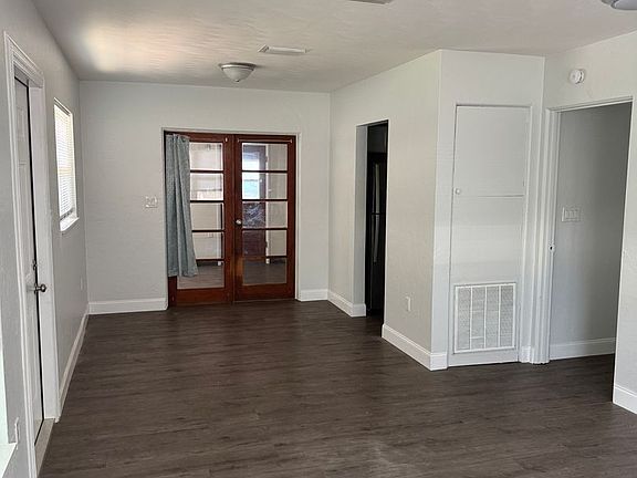 4th image of 204 W Alma Dr