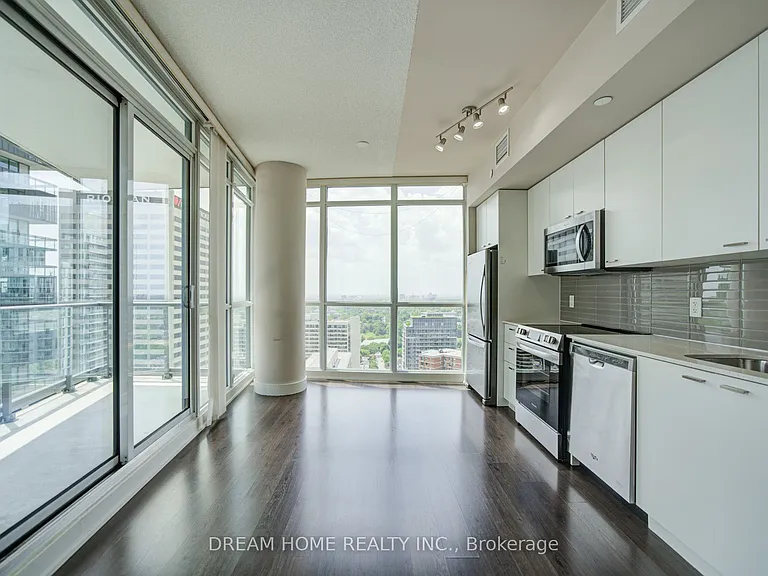 30 Roehampton Ave #2902 — Photo 11