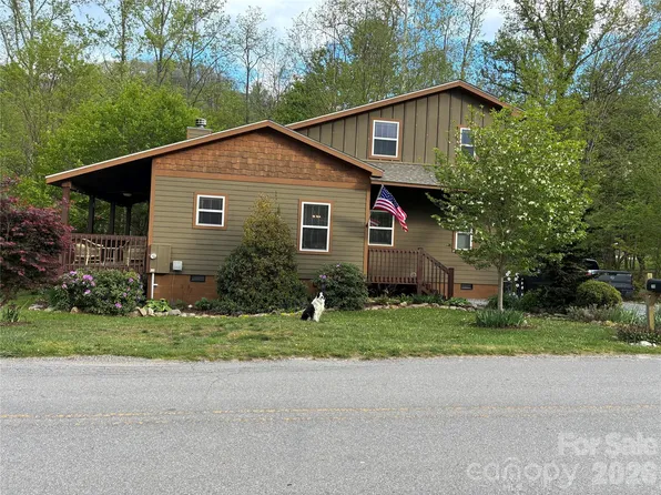 299 Campbell Creek Rd, Maggie Valley, NC 28751