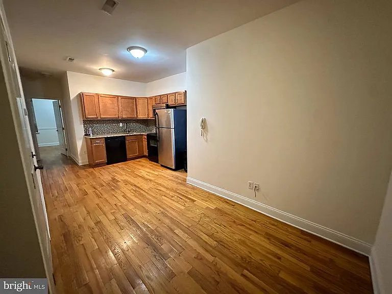 2258 N Park Ave — Photo 12