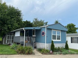 18 Amanda St NW, Barberton, OH 44203